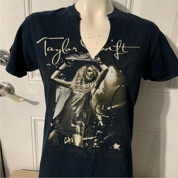 Taylor Swift Fearless Concert T-Shirt - Picture 1 of 6